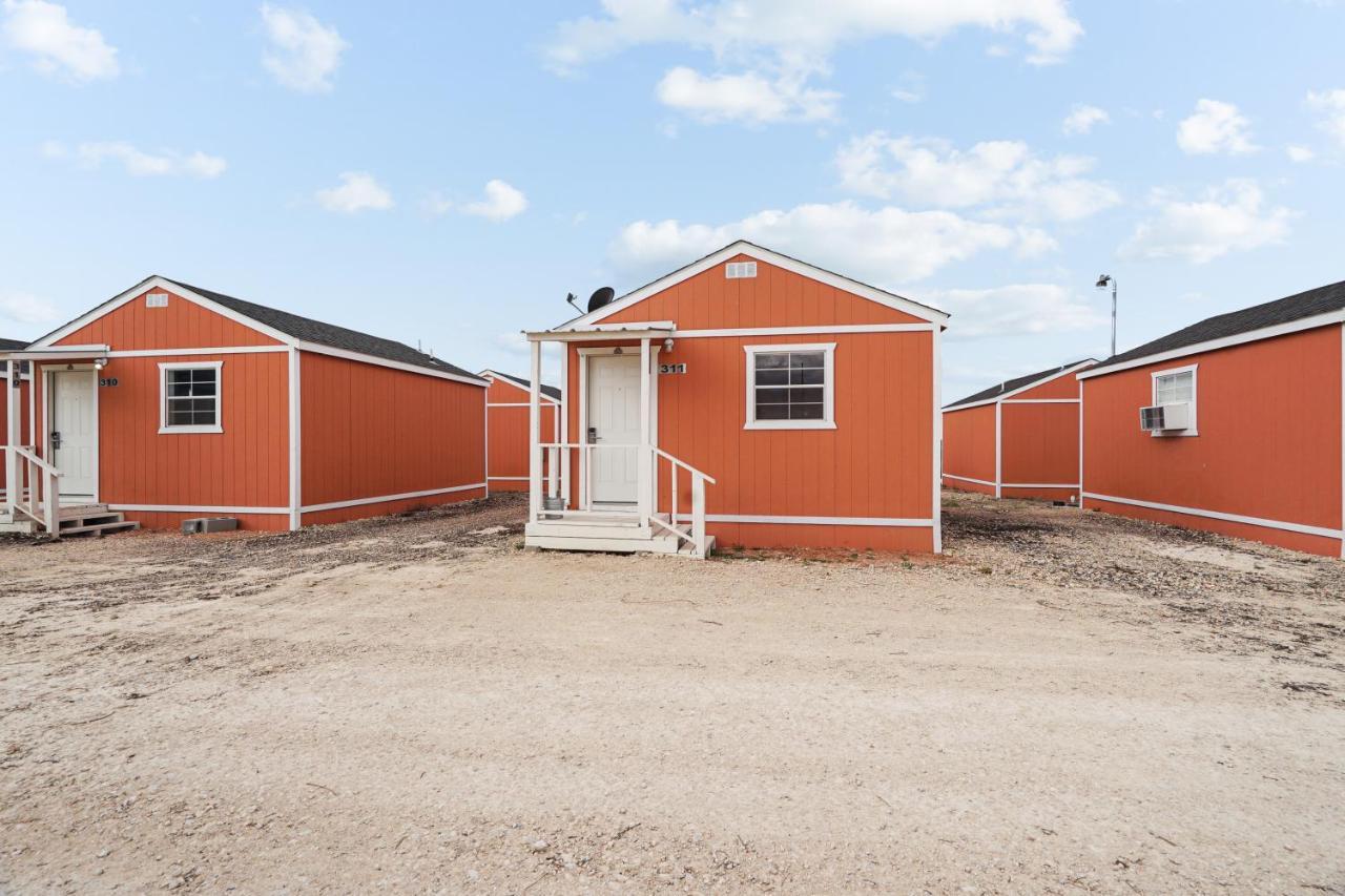 The Resource Inn -Big Lake Tx Экстерьер фото