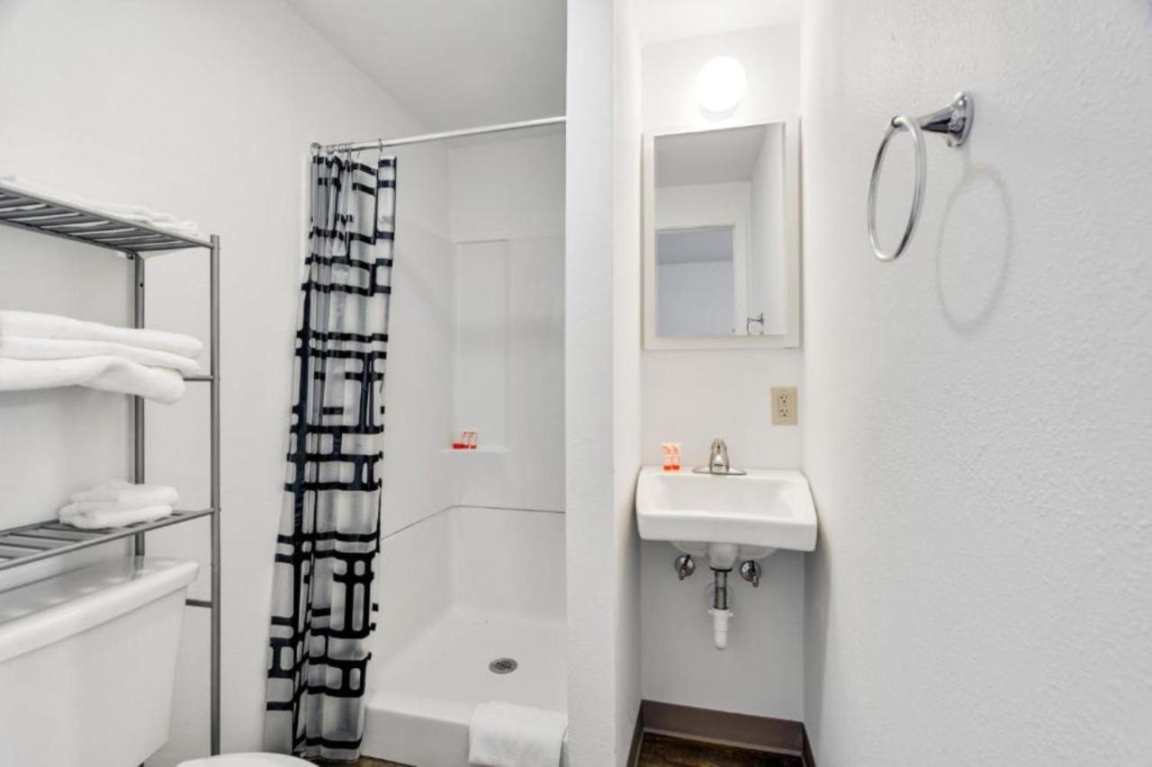 The Resource Inn -Big Lake Tx Экстерьер фото